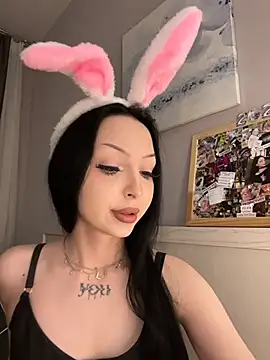 Lina Thornton  online show from 04/04/26, 07:55