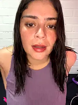 Snapshot of cami_lorena chatting on 09/29/25, 02:11 cami lorena online show from 09/29/25, 02:11