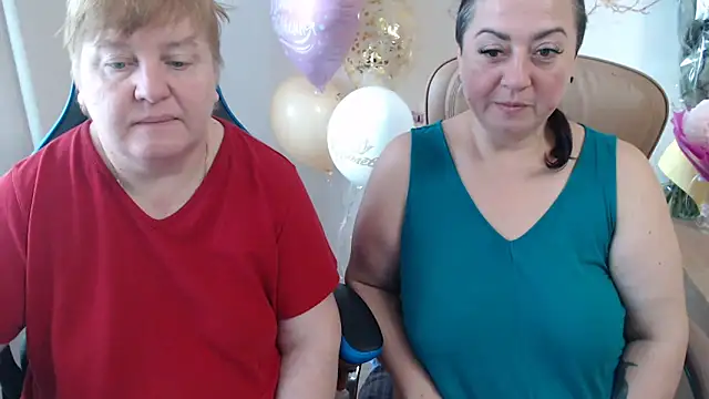 Snapshot of Bertie_Adeline chatting on 10/19/25, 08:04 Bertie Adeline online show from 10/19/25, 08:04