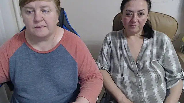 Snapshot of Bertie_Adeline chatting on 10/25/25, 07:52 Bertie Adeline online show from 10/25/25, 07:52