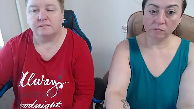 Snapshot of Bertie_Adeline chatting on 11/16/25, 07:58 Bertie Adeline online show from 11/16/25, 07:58