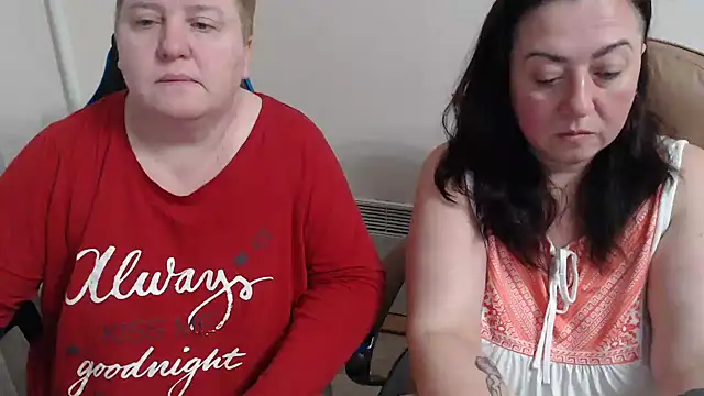 Snapshot of Bertie_Adeline chatting on 11/24/25, 04:40 Bertie Adeline online show from 11/24/25, 04:40