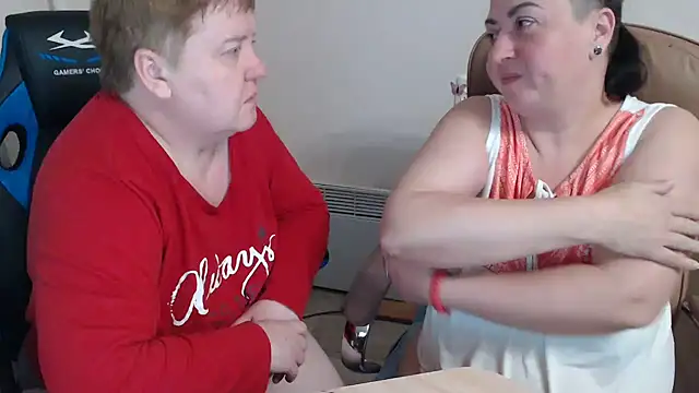 Snapshot of Bertie_Adeline chatting on 11/27/25, 08:44 Bertie Adeline online show from 11/27/25, 08:44