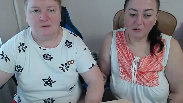 Snapshot of Bertie_Adeline chatting on 11/28/25, 09:45 Bertie Adeline online show from 11/28/25, 09:45