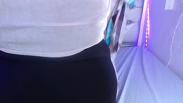 ebony NeighborMoans online show from 09/30/25, 03:11