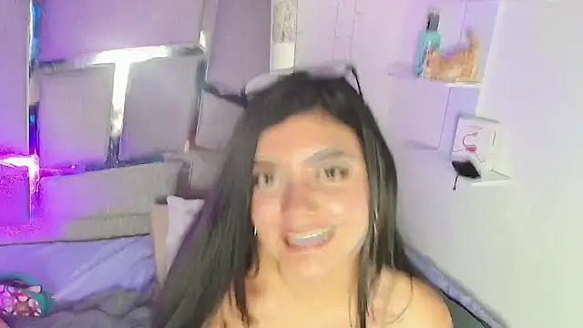 Snapshot of jennifer_Scot chatting on 10/25/25, 04:46 jennifer Scot online show from 10/25/25, 04:46