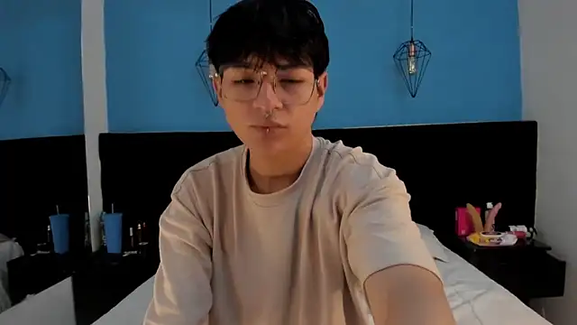 AleAurarashi online show from 09/28/25, 01:16