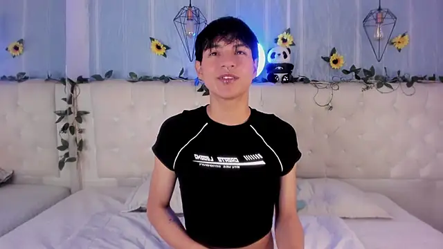 AleAurarashi online show from 11/30/25, 01:31