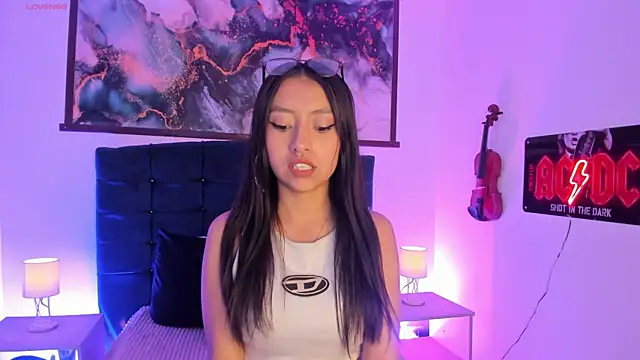 Luna Moo  online show from 11/29/25, 11:52