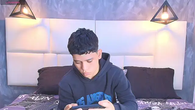 aron twink66 online show from 09/30/25, 03:39