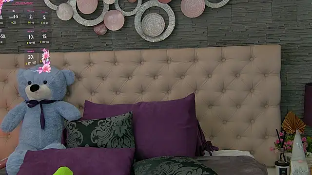 VannyFoxx online show from 11/18/25, 08:02