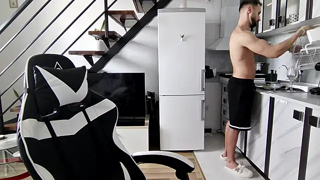 Snapshot of RyanStorm_ chatting on 10/07/25, 12:35 RyanStorm online show from 10/07/25, 12:35