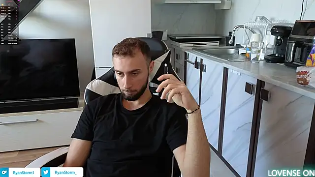 Snapshot of RyanStorm_ chatting on 10/16/25, 09:10 RyanStorm online show from 10/16/25, 09:10