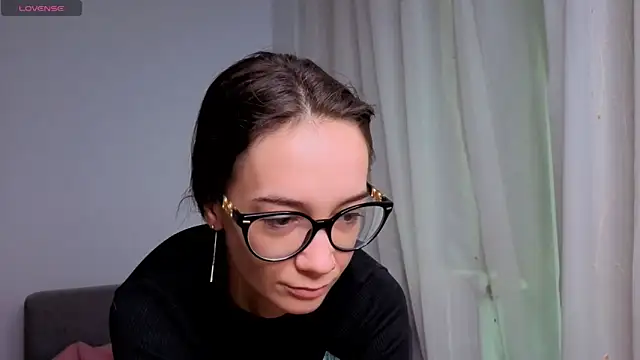 Snapshot of SkinnyMode chatting on 10/24/25, 06:43 SkinnyMode online show from 10/24/25, 06:43