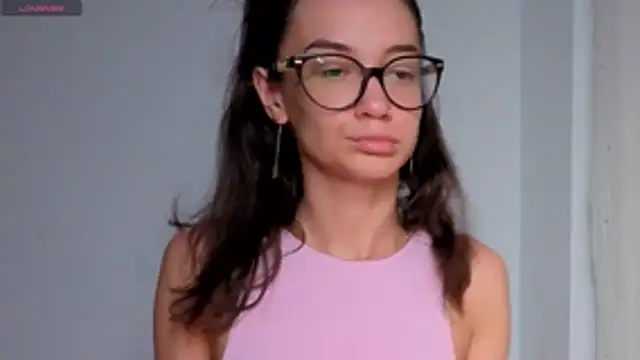 Snapshot of SkinnyMode chatting on 10/24/25, 08:27 SkinnyMode online show from 10/24/25, 08:27