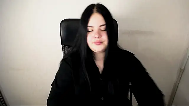 Snapshot of _Trisha_li chatting on 10/26/25, 12:00 Trisha li online show from 10/26/25, 12:00