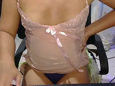 Snapshot of honeyLushess chatting on 11/27/25, 01:40 honeyLushess online show from 11/27/25, 01:40