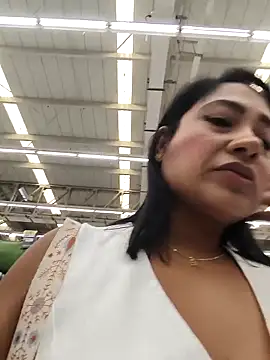 Snapshot of julieta_evanns1 chatting on 10/03/25, 06:49 julieta evanns1 online show from 10/03/25, 06:49