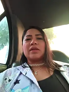 Snapshot of julieta_evanns1 chatting on 10/23/25, 12:04 julieta evanns1 online show from 10/23/25, 12:04