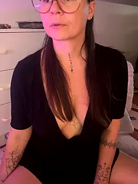 Snapshot of TheNaturalistX chatting on 10/07/25, 11:40 TheNaturalistX online show from 10/07/25, 11:40