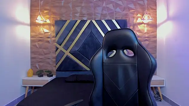 Alana cox  online show from 12/04/25, 11:24