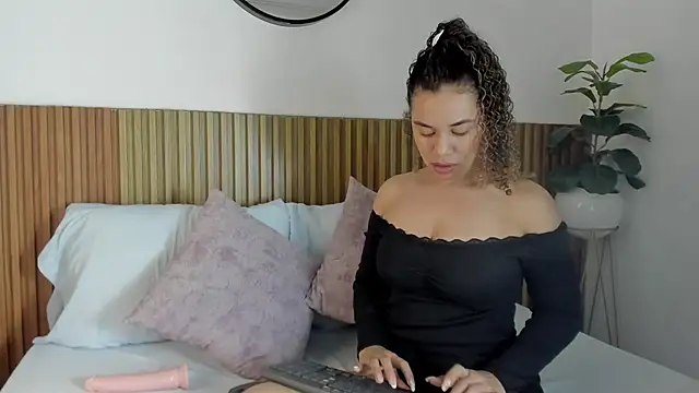 angie leonn online show from 10/15/25, 12:27