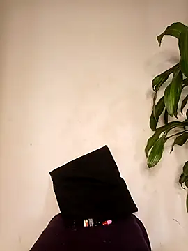 Liahdiaz  online show from 12/18/25, 04:13