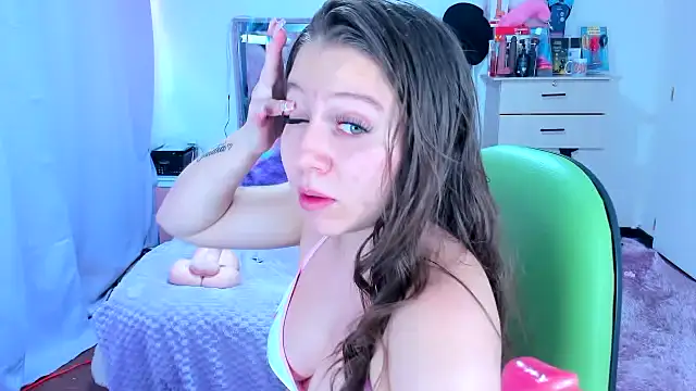 Luna Analya online show from 11/22/25, 07:02