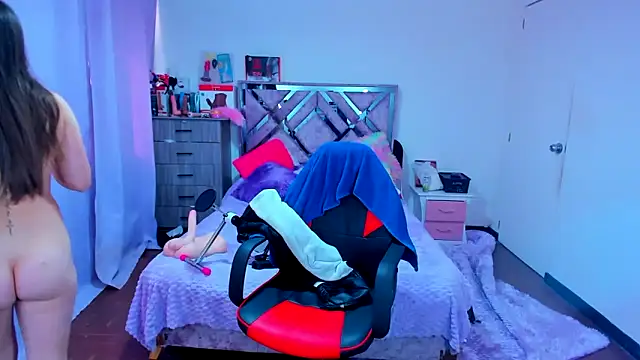 Luna Analya online show from 12/14/25, 03:06