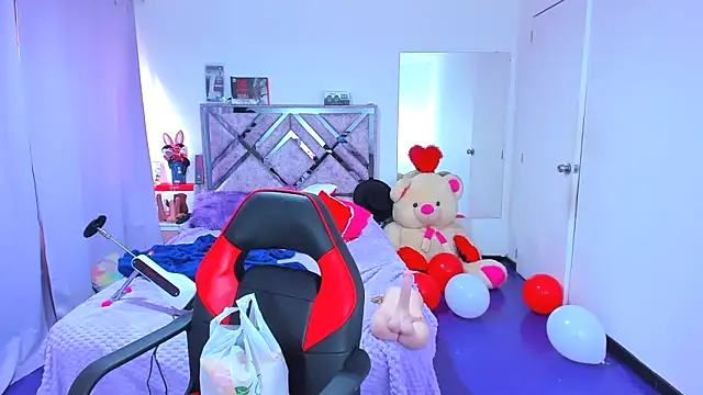 Luna Analya online show from 02/15/26, 12:47