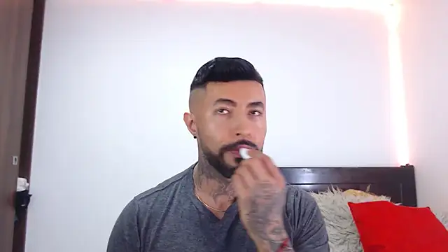 andrea de lucaa online show from 02/10/26, 03:43