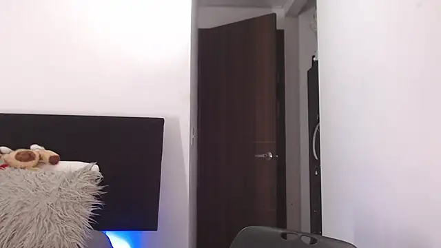 Snapshot of andrea_de_lucaa chatting on 06/07/26, 03:10 andrea de lucaa online show from 06/07/26, 03:10