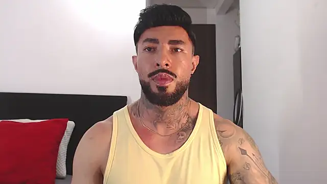 Snapshot of andrea_de_lucaa chatting on 06/18/26, 05:08 andrea de lucaa online show from 06/18/26, 05:08
