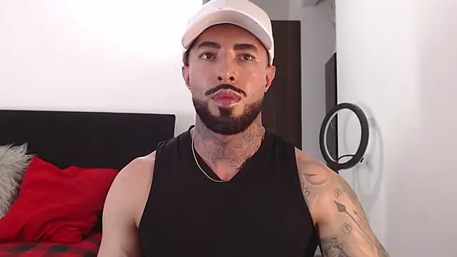 Snapshot of andrea_de_lucaa chatting on 06/26/26, 04:17 andrea de lucaa online show from 06/26/26, 04:17