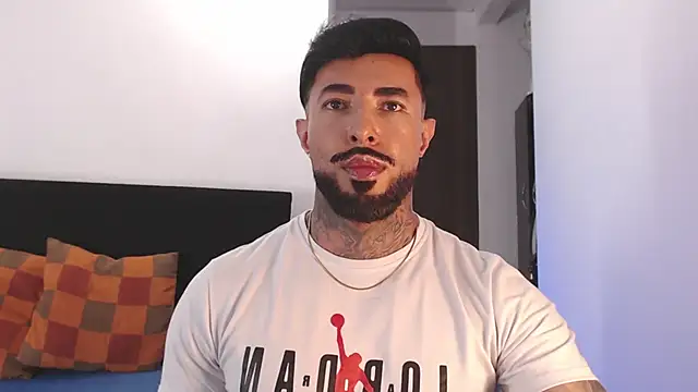 Snapshot of andrea_de_lucaa chatting on 07/04/26, 03:45 andrea de lucaa online show from 07/04/26, 03:45