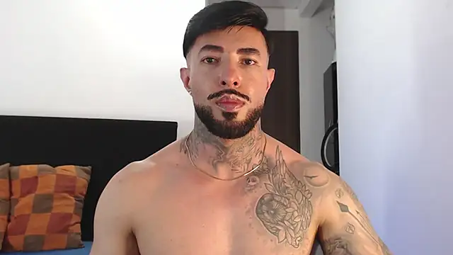 Snapshot of andrea_de_lucaa chatting on 07/07/26, 03:53 andrea de lucaa online show from 07/07/26, 03:53
