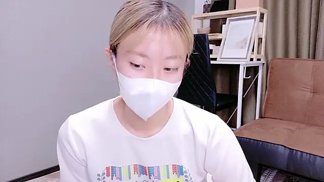 Nana  ch online show from 10/10/25, 03:49