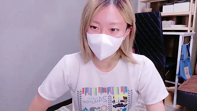 Nana  ch online show from 10/24/25, 07:49