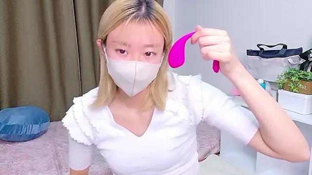 Nana  ch online show from 12/17/25, 11:49