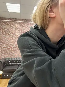 CaitlinSugar online show from 11/04/25, 04:22