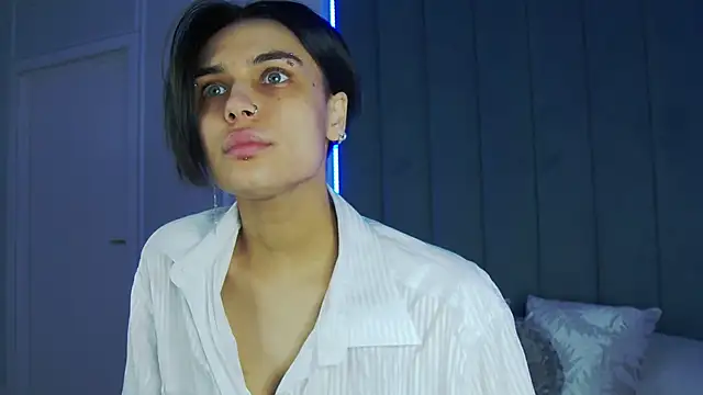 Snapshot of VioletAsh chatting on 10/13/25, 04:34 VioletAsh online show from 10/13/25, 04:34