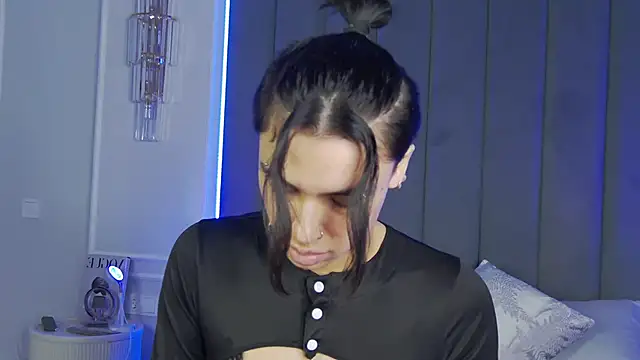 Snapshot of VioletAsh chatting on 10/16/25, 04:46 VioletAsh online show from 10/16/25, 04:46