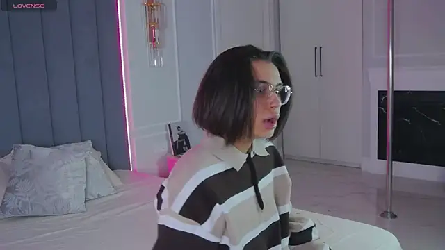 VioletAsh online show from 04/23/26, 04:14