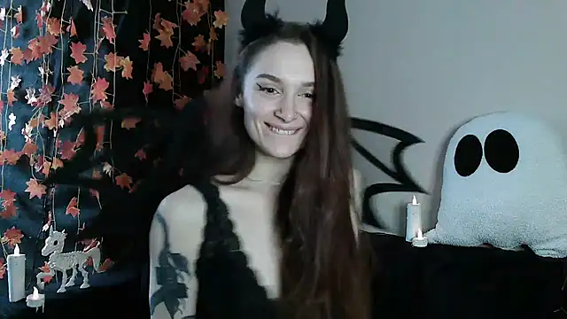   Leyla   online show from 10/24/25, 01:40