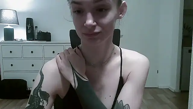   Leyla   online show from 11/11/25, 05:40