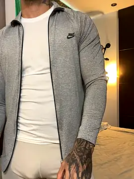 Snapshot of Tomy_maylon chatting on 10/08/25, 04:48 Tomy maylon online show from 10/08/25, 04:48