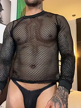 Snapshot of Tomy_maylon chatting on 10/21/25, 02:45 Tomy maylon online show from 10/21/25, 02:45