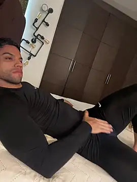 Snapshot of Tomy_maylon chatting on 11/23/25, 07:02 Tomy maylon online show from 11/23/25, 07:02