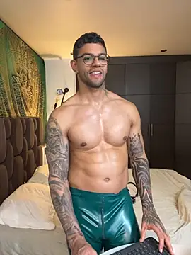 Snapshot of Tomy_maylon chatting on 11/26/25, 03:51 Tomy maylon online show from 11/26/25, 03:51