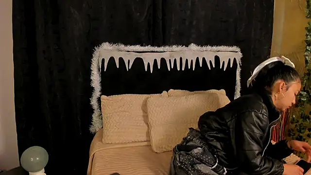 Tiffany Nm online show from 12/04/25, 01:20